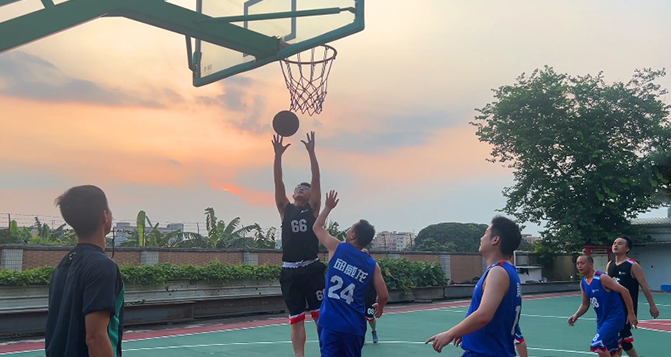 球场拼搏，永不言败！第六场篮球比赛！